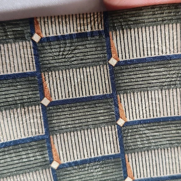 Bill Blass Elegant Black and Gold Patterned Tie - Picture 8 of 8